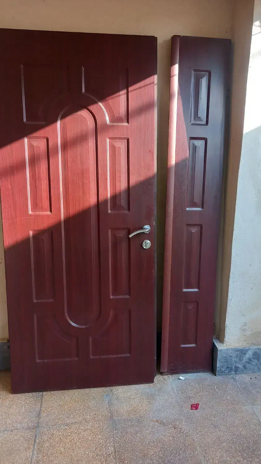 درب وردی کاملا سالم|مصالح و تجهیزات ساختمان|لاهیجان, بازکیاگوراب|دیوار