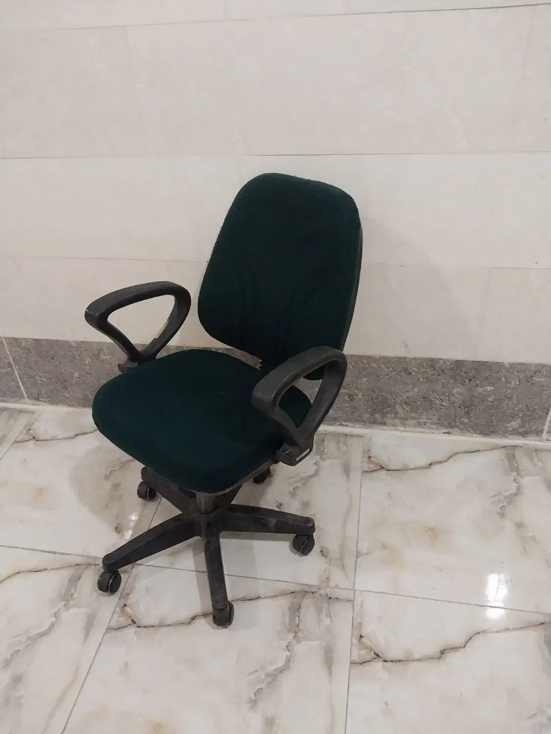 یه صندلی سالم|صندلی و نیمکت|زنجان, |دیوار