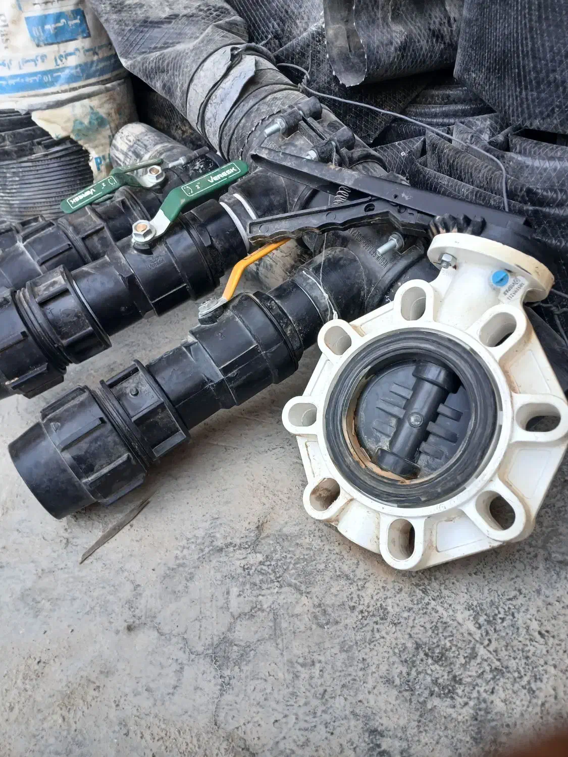 لوله نخ دار سایز ۲و۴.شیر۲.شیرپروانه‌ ای۴آبپاش۱ انج|عمده‌فروشی|ایذه, |دیوار