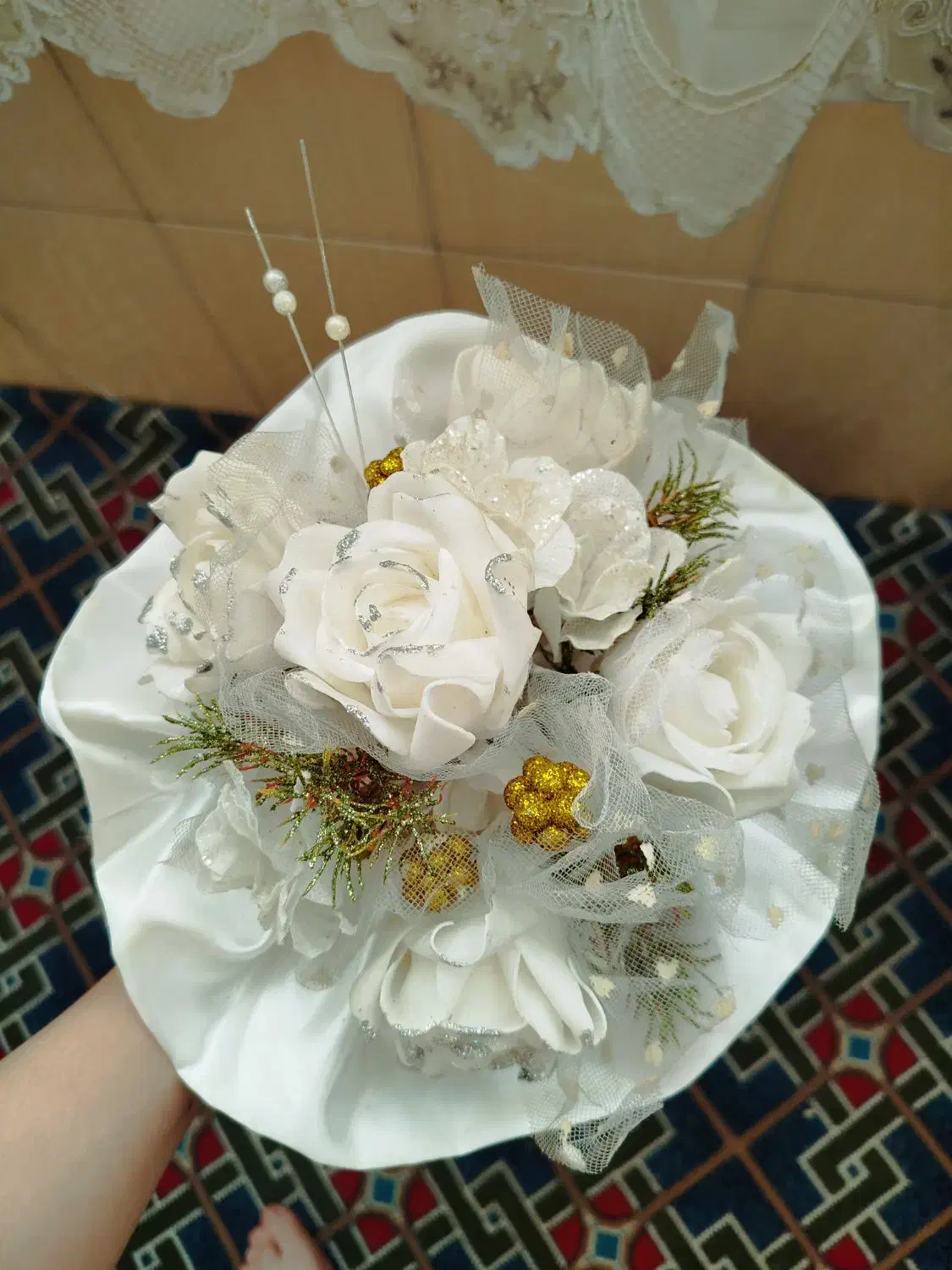 دسته گل عروس و کیف|گل مصنوعی|کهریزک, |دیوار