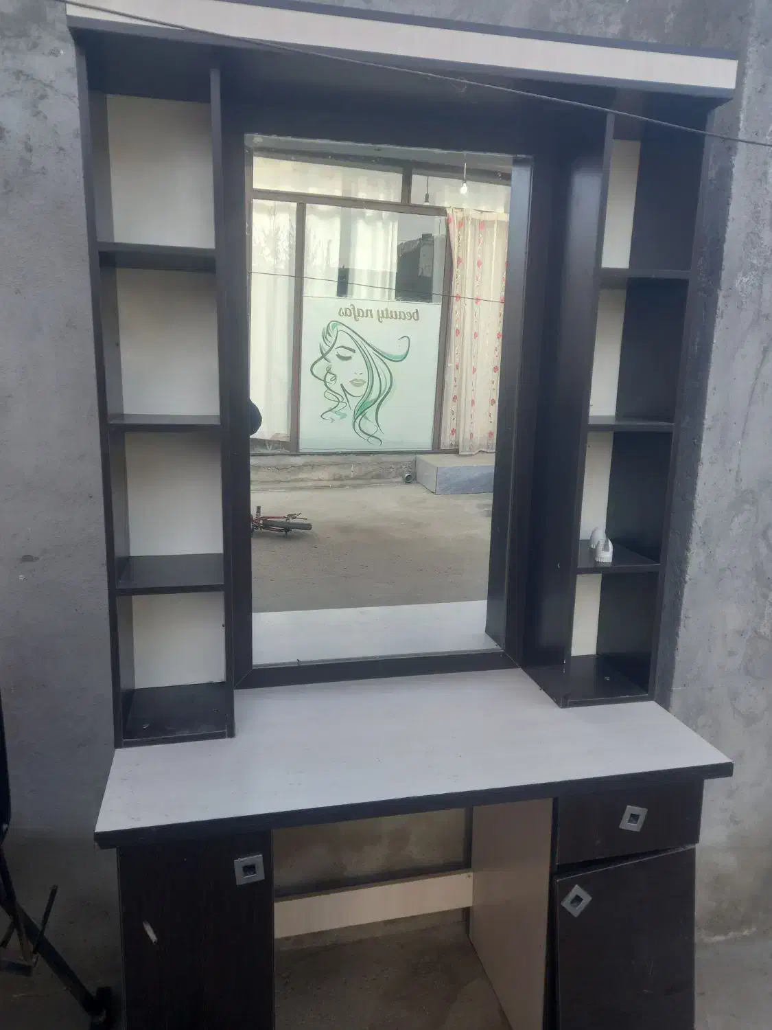 میز|آرایشگاه و سالن‌های زیبایی|چهاربرج, |دیوار