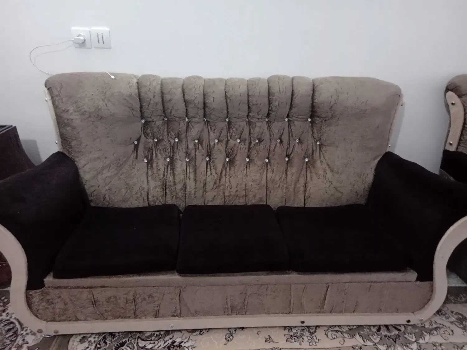 مبل هفت نفره|مبلمان خانگی و میز عسلی|تربت‌حیدریه, آغوی|دیوار