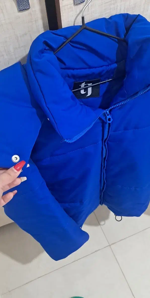 کاپشن دخترانه|لباس|رشت, جماران|دیوار