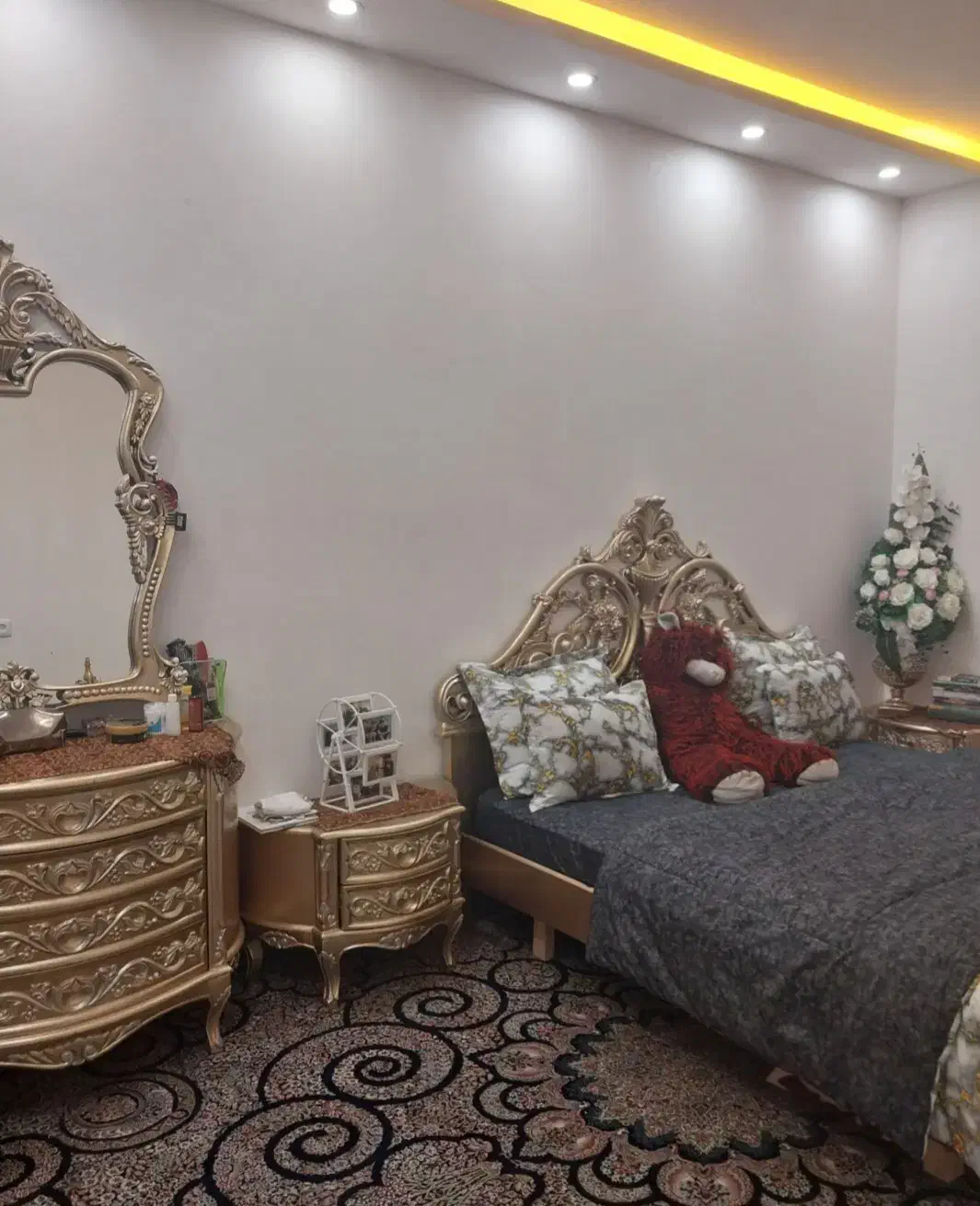سرویس خواب دو نفره با درآورد و دوتا پاتختی|تخت و سرویس خواب|مشهد, جانباز|دیوار