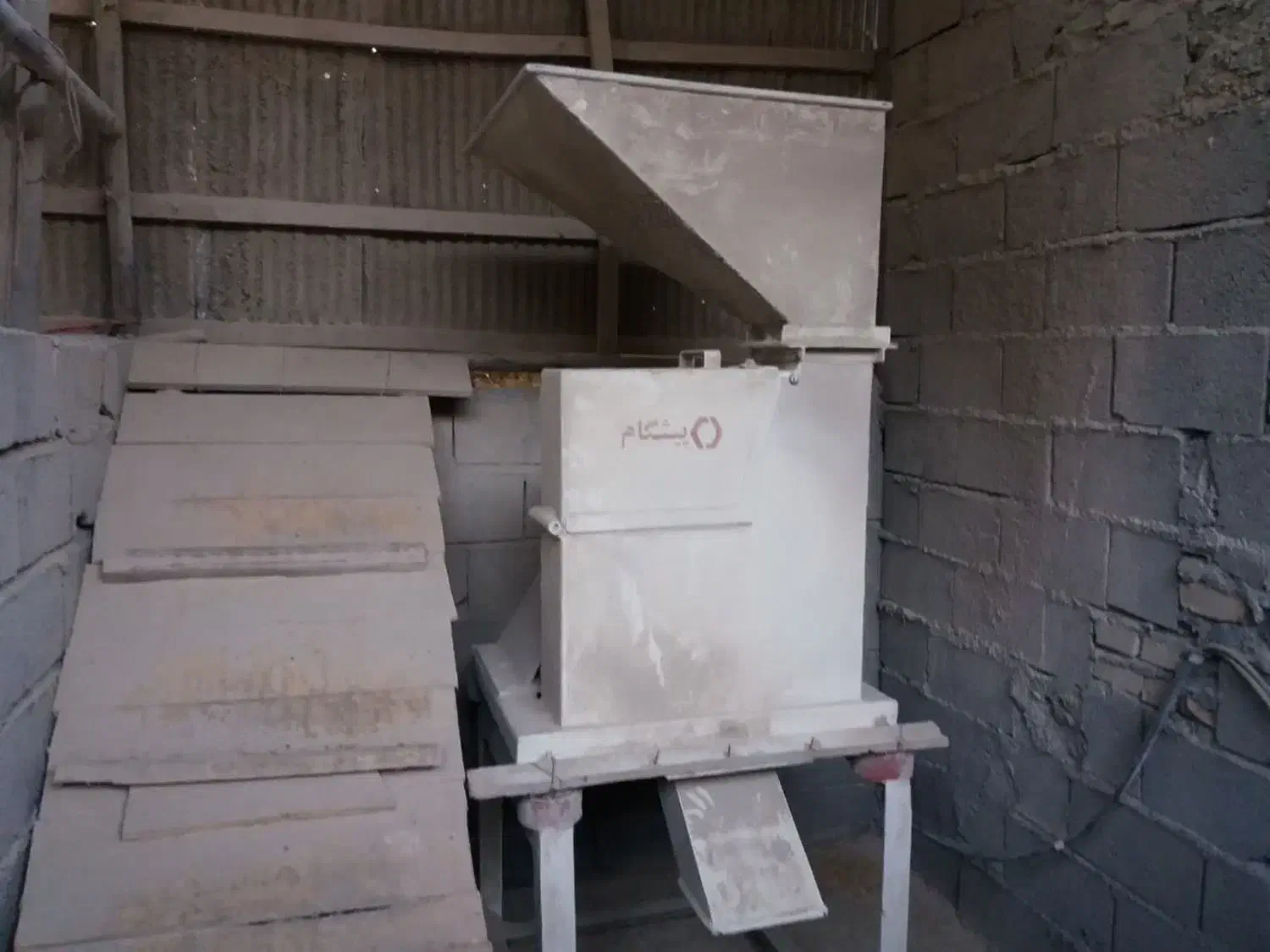 آسیاب صنعتی دامداری. ۴ محور ۱۶ چکش. یک تن در ساعت|ماشینآلات صنعتی|کجور, |دیوار