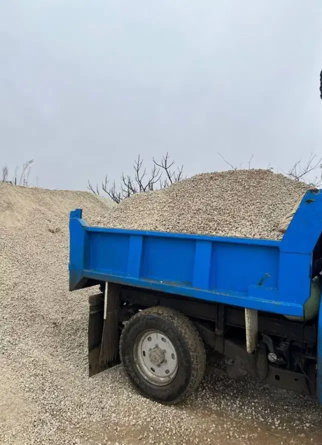 حمل ماسه شن خاک باغچه خاک شیب بندی.نیسان کمپرسی|خدمات حمل و نقل|زاهدان, |دیوار