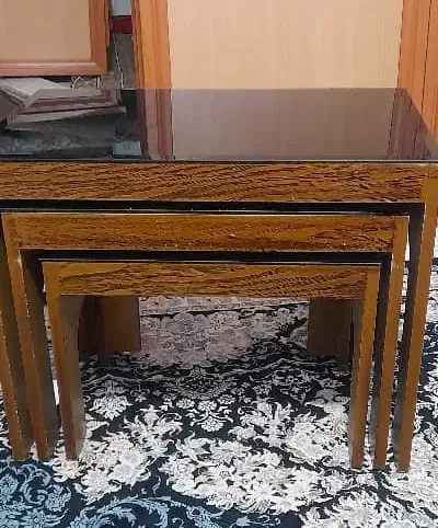 1عددمیزوسط شیشه  داره قابل چرخش همراه با ۳عدد عسلی|مبلمان خانگی و میز عسلی|تهران, یافت‌آباد|دیوار