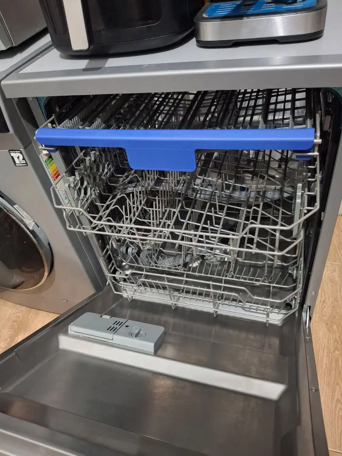 ماشین ظرفشویی کاملا سالم|ماشین ظرفشویی|رشت, جانبازان|دیوار