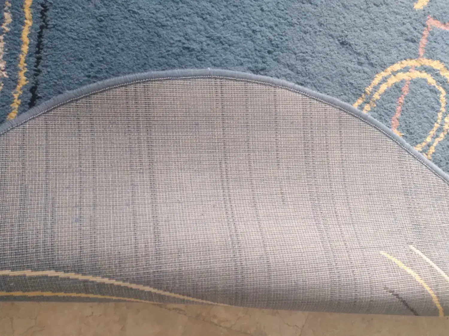 یکعدد فرش فانتزی بیضی ۲.۲۵*۱.۵ کارکرده سالم|فرش|تهران, جنتآباد شمالی|دیوار