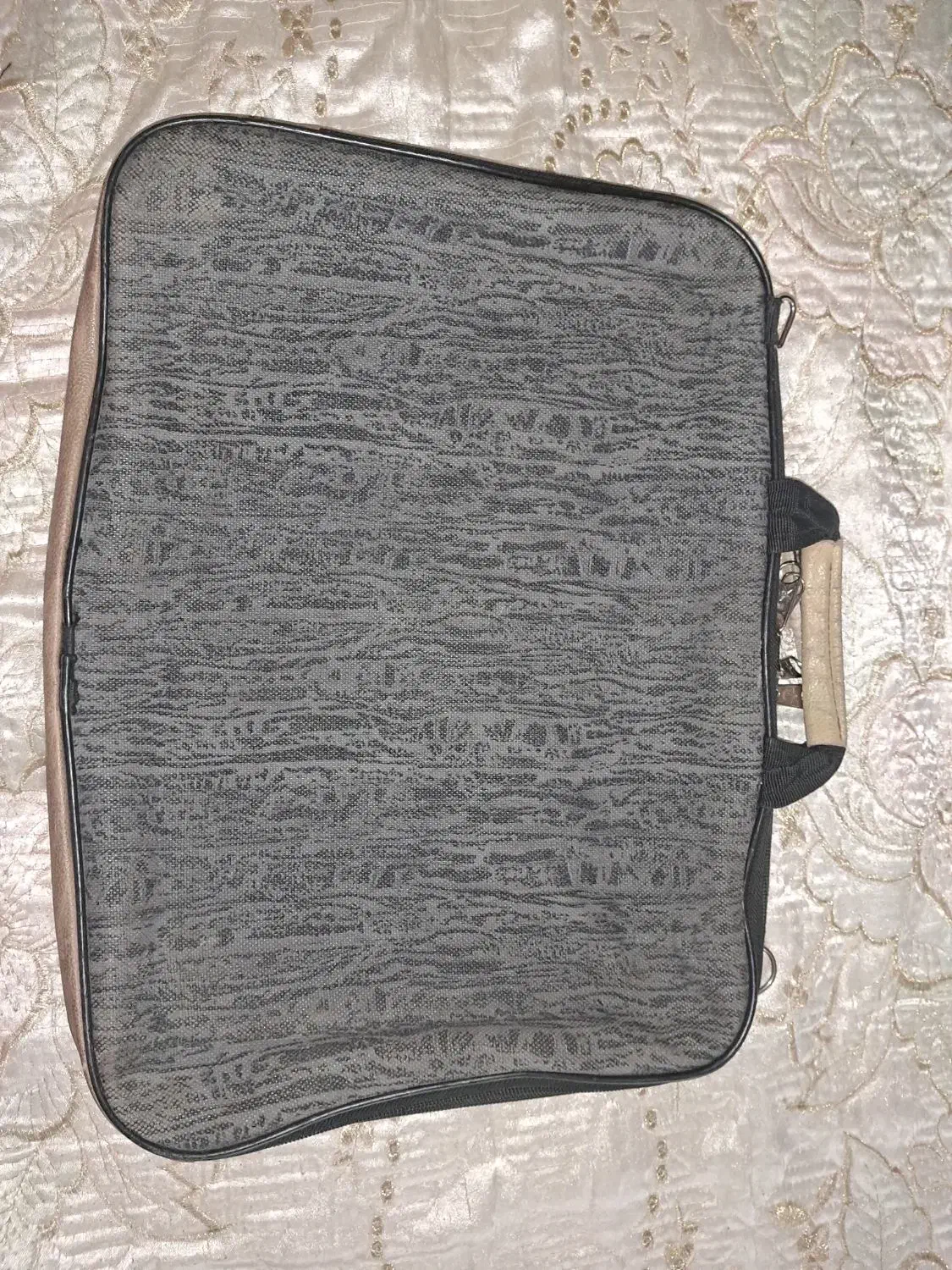 کوله پشتی و کیف کار|کیف، کفش، کمربند|پرند, فاز ۵|دیوار