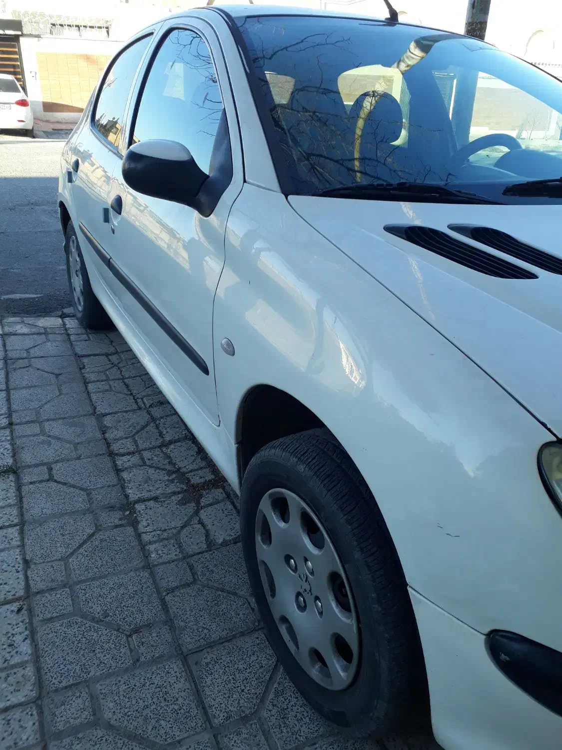 ۸۴ سفید|خودرو کلاسیک|فولادشهر, B4|دیوار