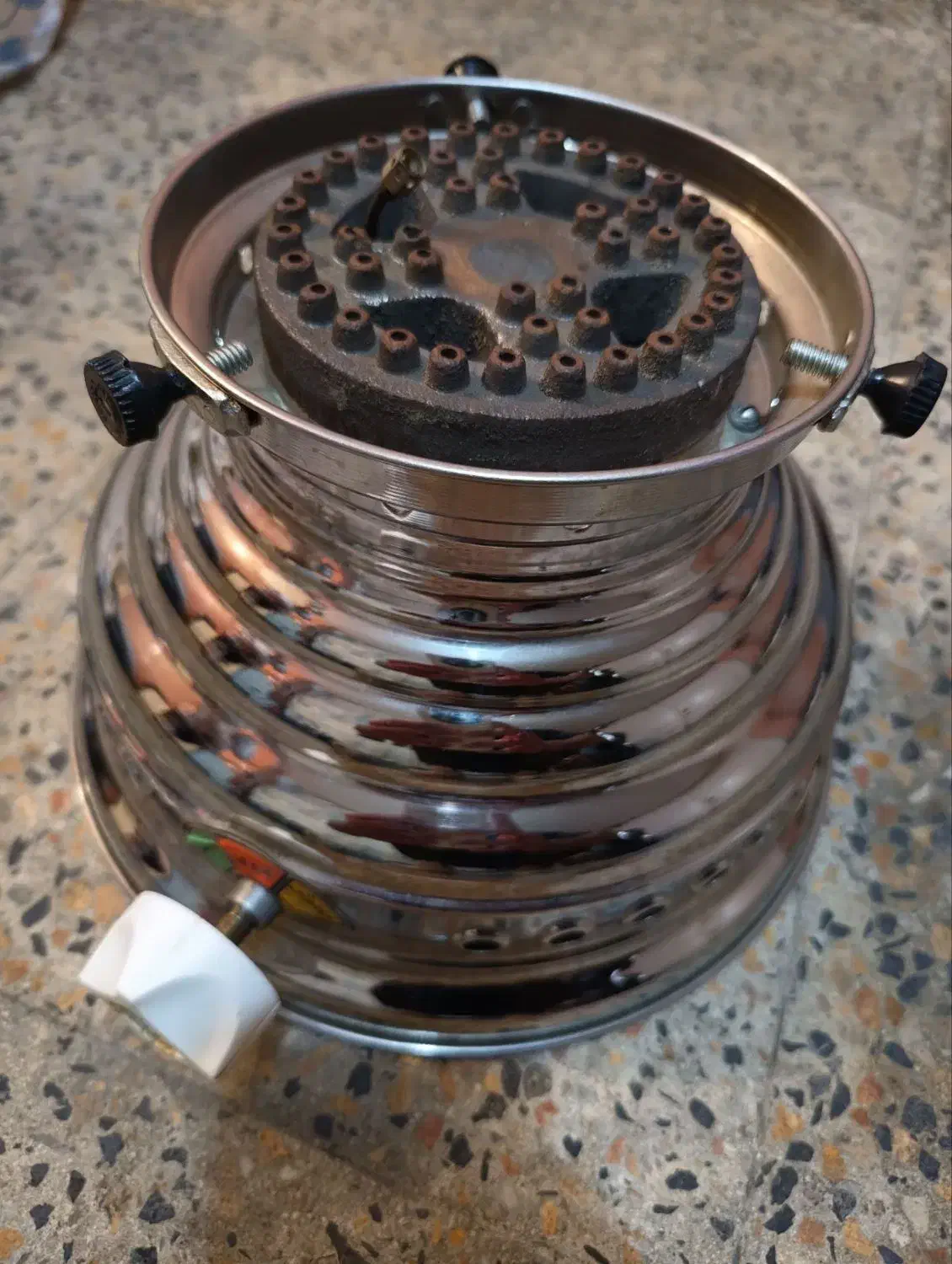 زیر سماوری بزرگ نو|سماور، چایساز، قهوهساز|خوی, |دیوار