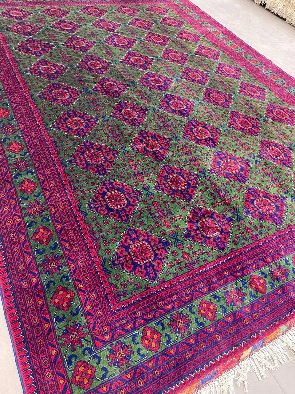 فرش دستباف (بساک)یه ۹ متری تک اعلای کرک سبز|فرش|مشکین‌دشت, |دیوار