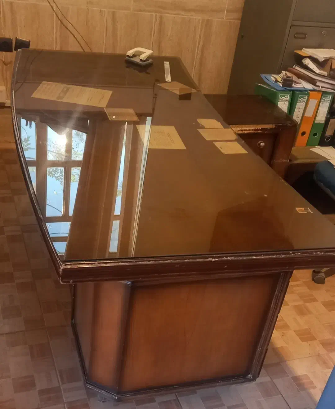 دو عدد میز اداری بزرگ با شیشه|دفتر کار|یزد, |دیوار