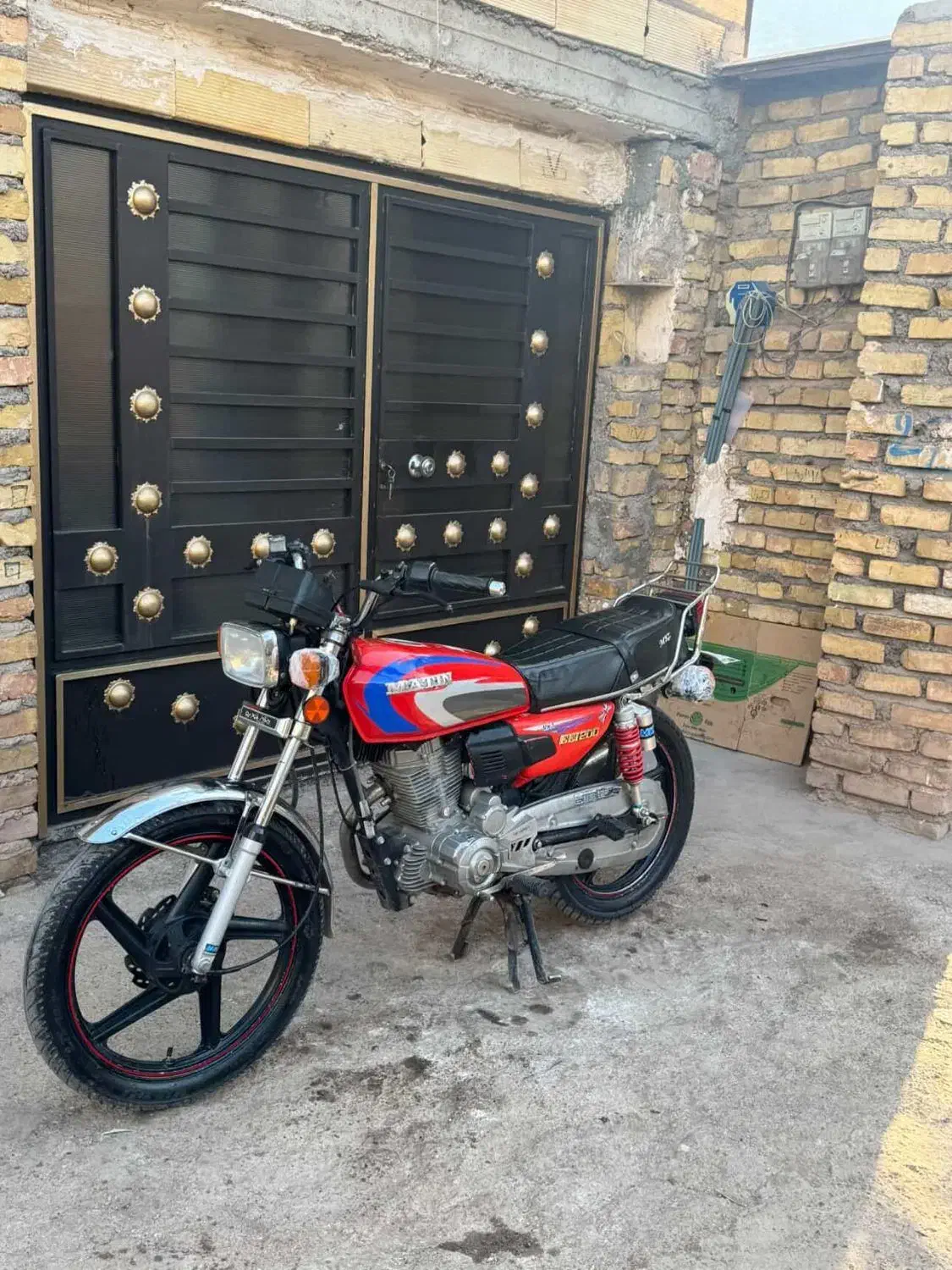 نقدی|موتورسیکلت|گیلوان, |دیوار