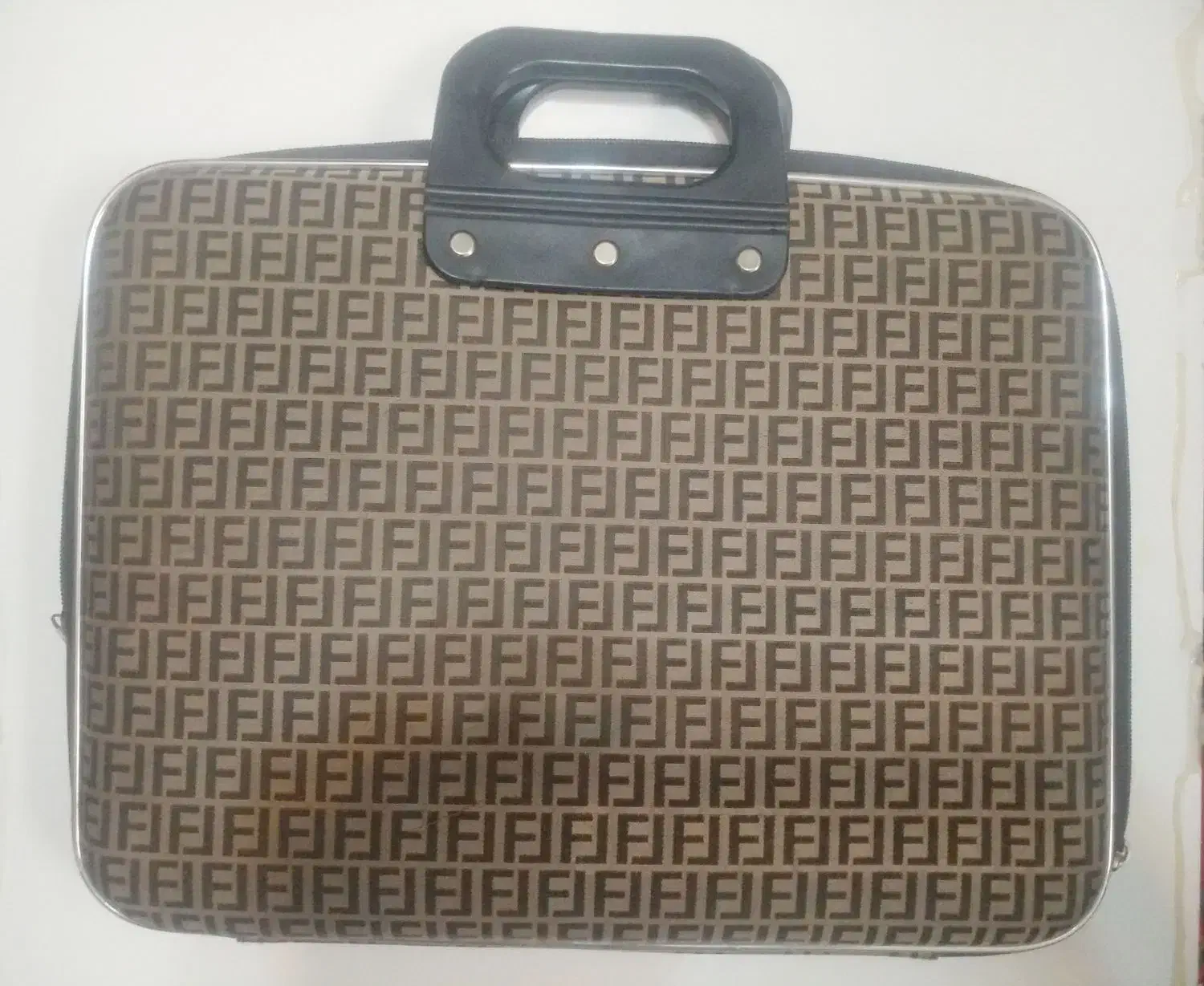 کیف دستی مهندسی ، اداری، دانشجویی مارک FENDI|کیف، کفش، کمربند|شیراز, شیمی گیاه|دیوار