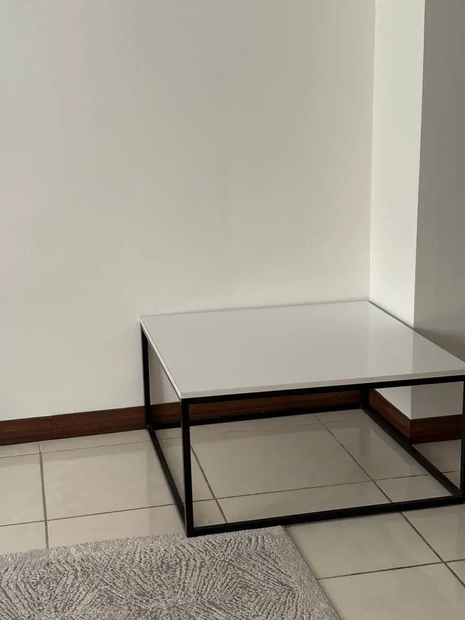 دو عدد جلو مبلی سالم|مبلمان خانگی و میز عسلی|رباطکریم, نصیرشهر|دیوار