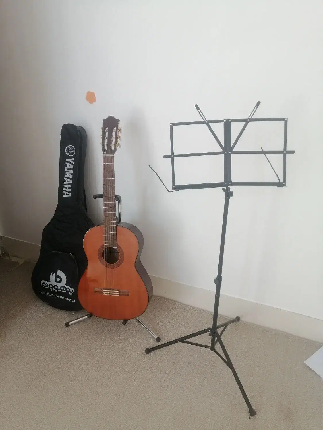 گیتار یاماها c70 همراه باکیف، استند گیتار ودفترچه|گیتار، بیس، امپلیفایر|جهرم, |دیوار