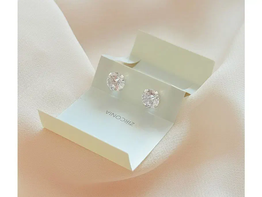 گوشواره نقره نگین زیرکنیا مدل سفید|بدلیجات|اصفهان, نقش جهان|دیوار