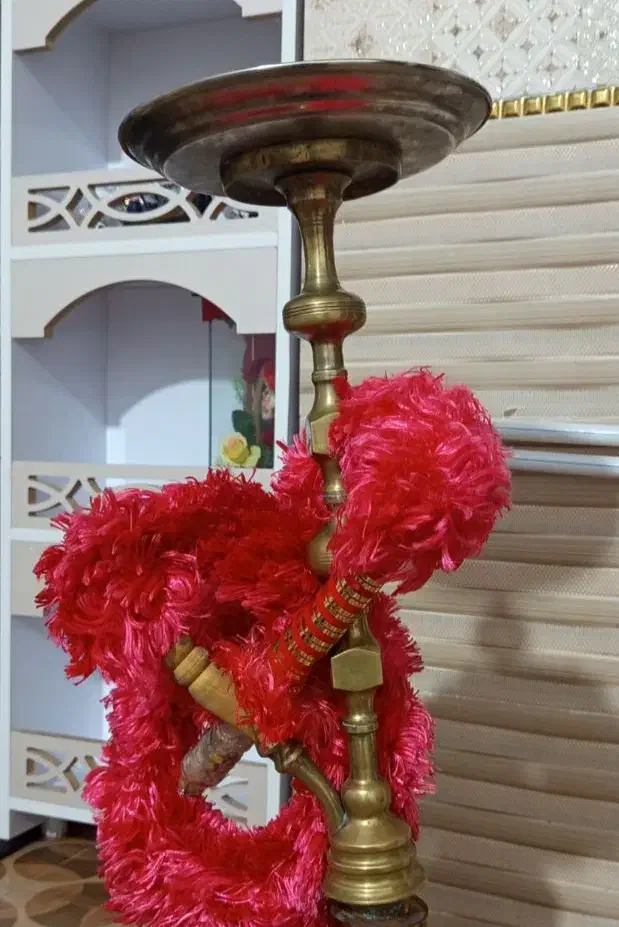 قلیون برنجی|کلکسیون اشیاء عتیقه|بروجرد, |دیوار