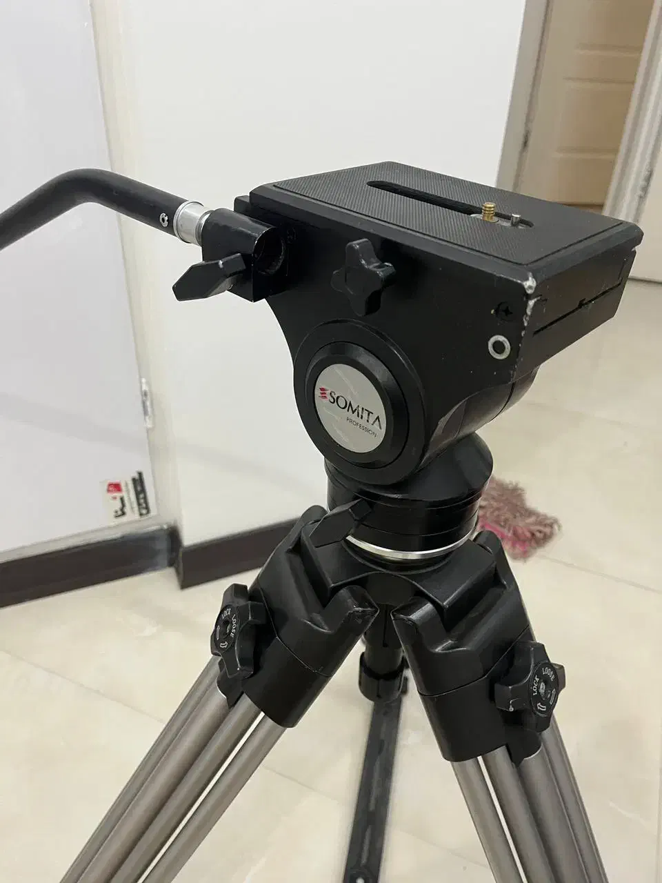سه پایه دوربین همراه با چرخ|دوربین عکاسی و فیلم‌برداری|تهران, توحید|دیوار