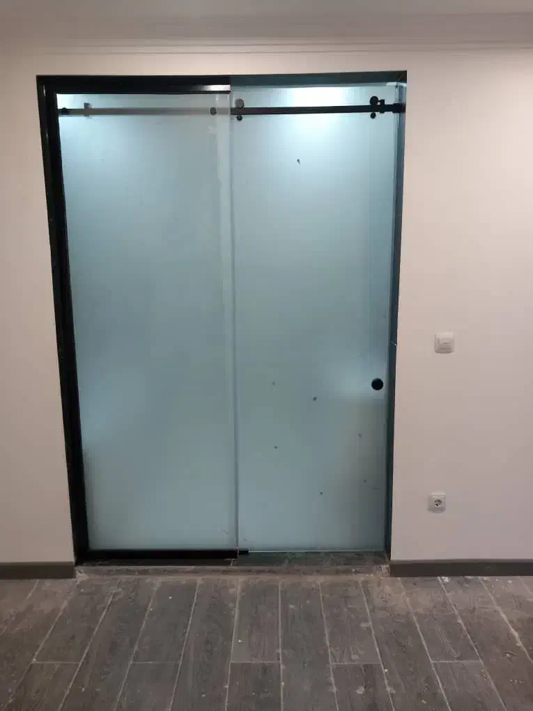 شیشه ‌های سکوریت و دوجداره و لمینت و upvc|خدمات پیشه و مهارت|اراک, |دیوار