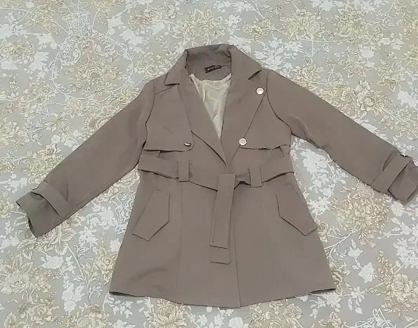 پالتو بارانی|لباس|جوانرود, |دیوار