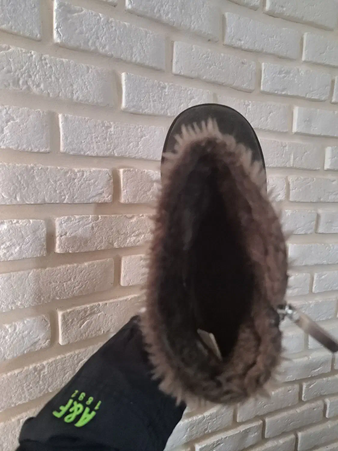 بوت پشمی وارداتی قیمتش 2 ملیون تومن هستش|کیف، کفش، کمربند|سیاهکل, |دیوار