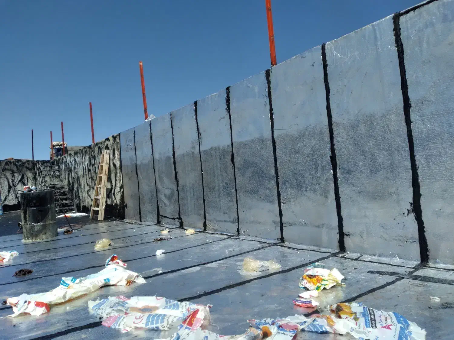 نصب ایزوگام وقیرگونی اجرتی وبامصالح|خدمات پیشه و مهارت|خوی, |دیوار