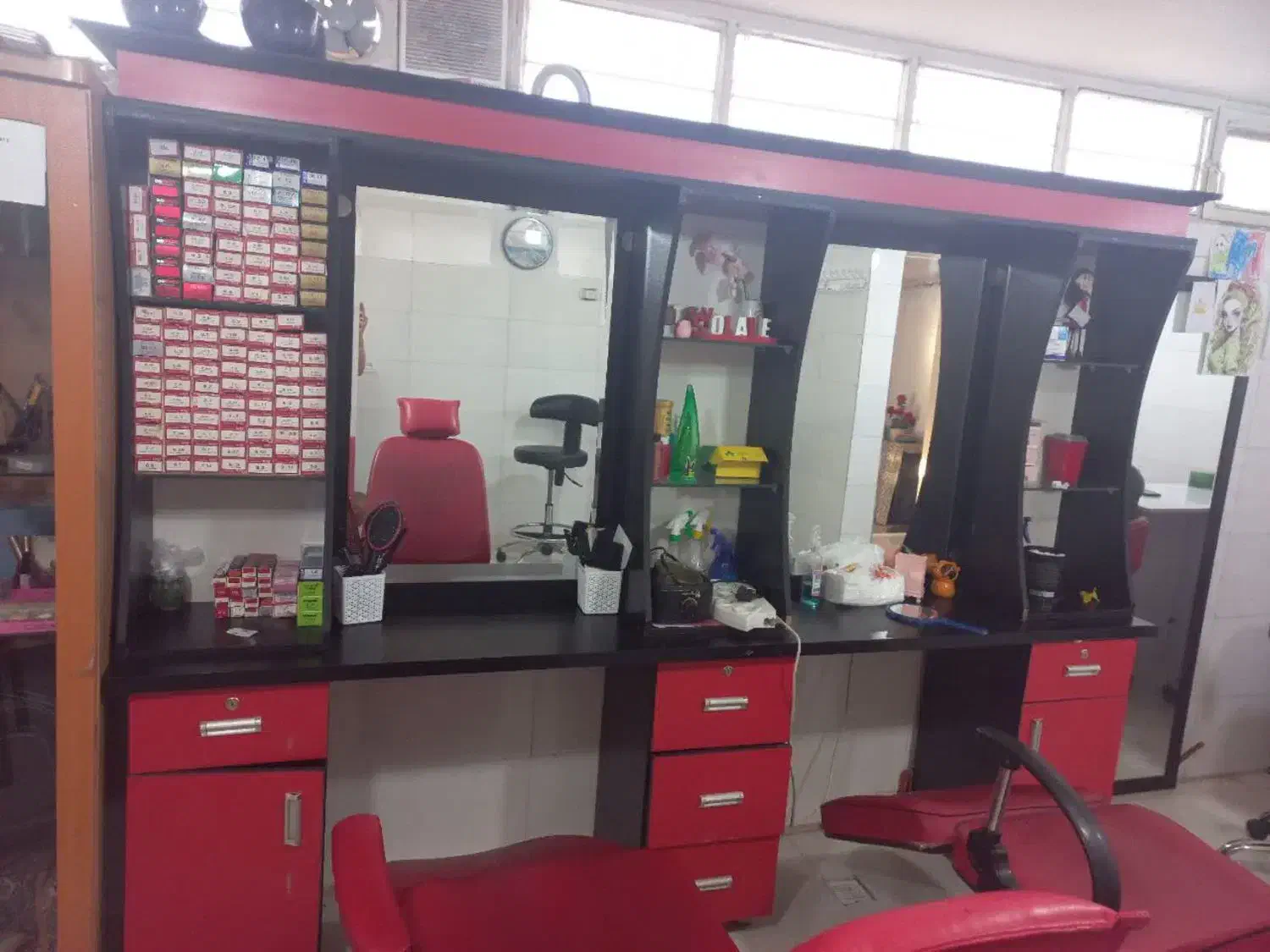 دکور ارایشگاه|آرایشگاه و سالن‌های زیبایی|تهران, قصر فیروزه ۱|دیوار