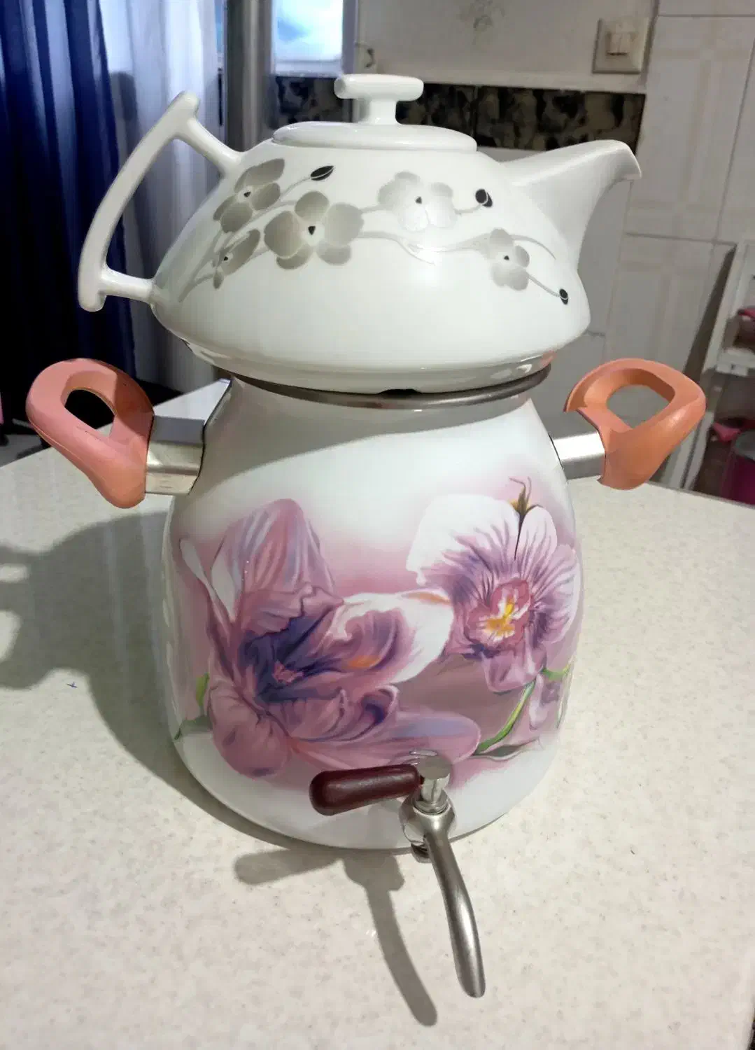 تعدادی ظروف شیشه ای پارچ لیوان کتری قوری نونو|ظروف سرو و پذیرایی|اراک, |دیوار