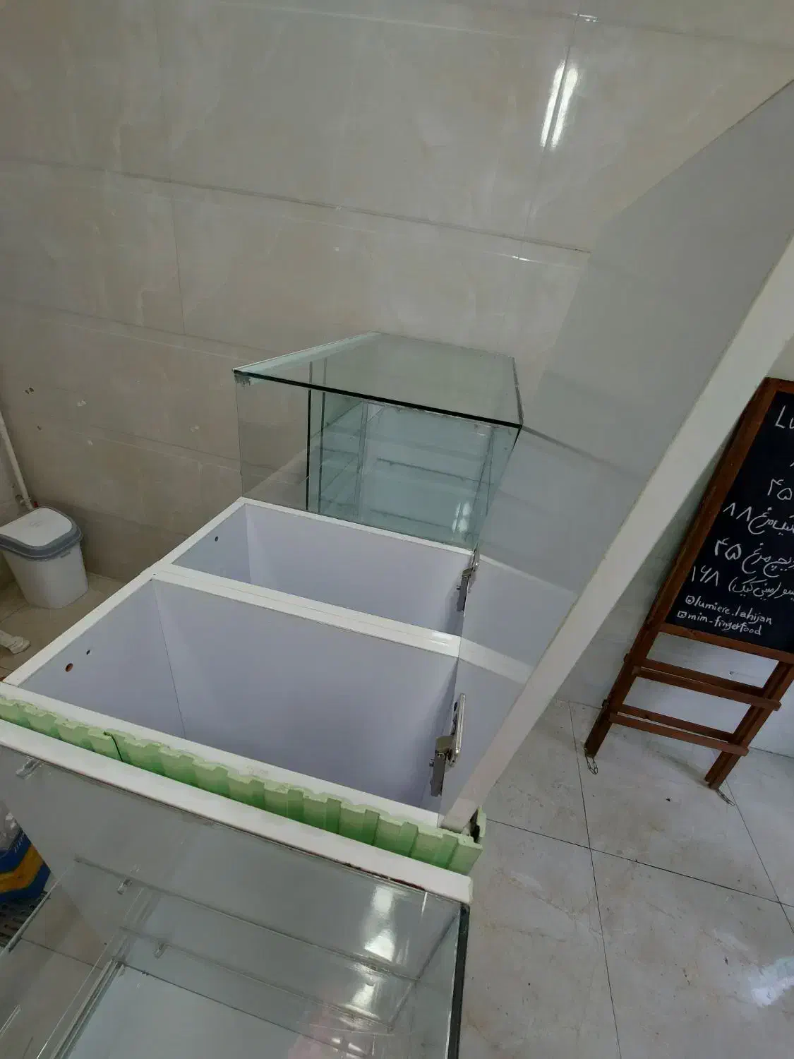 ویترین شیشه و ام دی اف برای کافه،لباس،آرایشی|بوفه، ویترین، کنسول|لاهیجان, قیام|دیوار