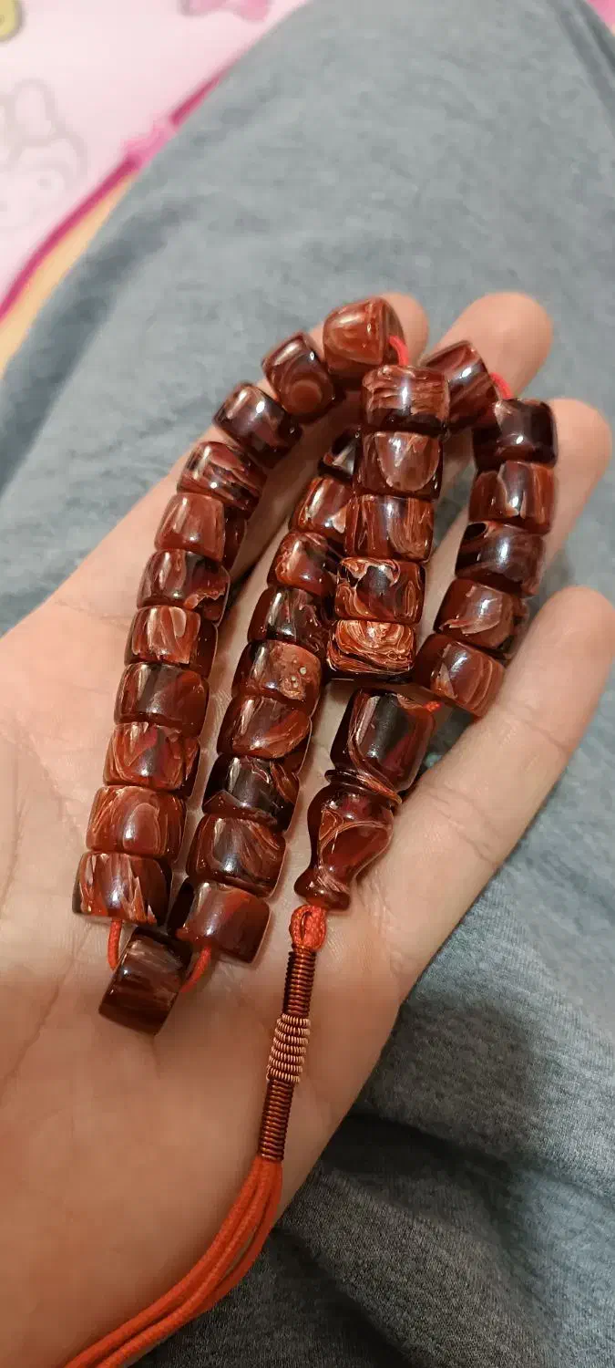 تسبیح کهربا رگه‌دار|کلکسیون اشیاء عتیقه|مهاباد (آذربایجان غربی), |دیوار