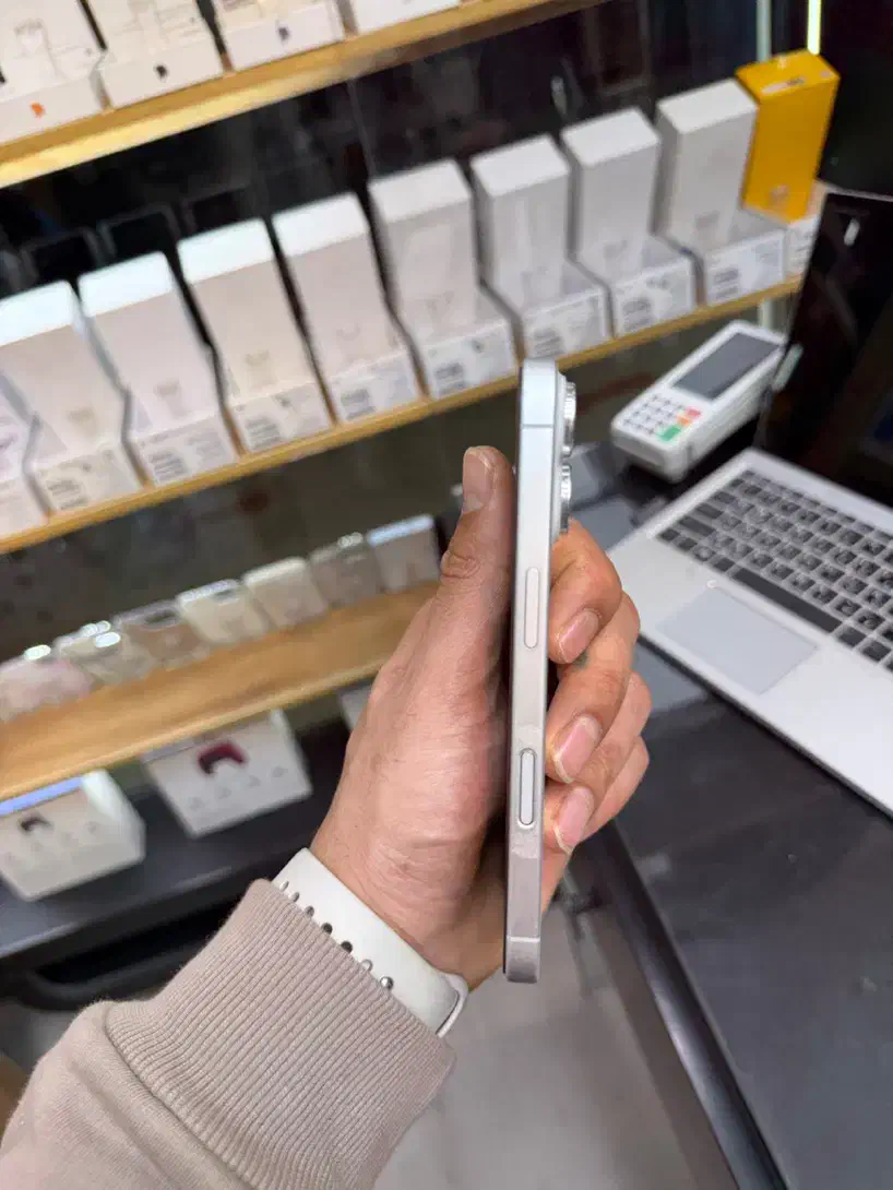 ایفون ۱۶نرمال ۱۲۸ سفید ریجستر شرکتی|موبایل|ورامین, ورامین|دیوار