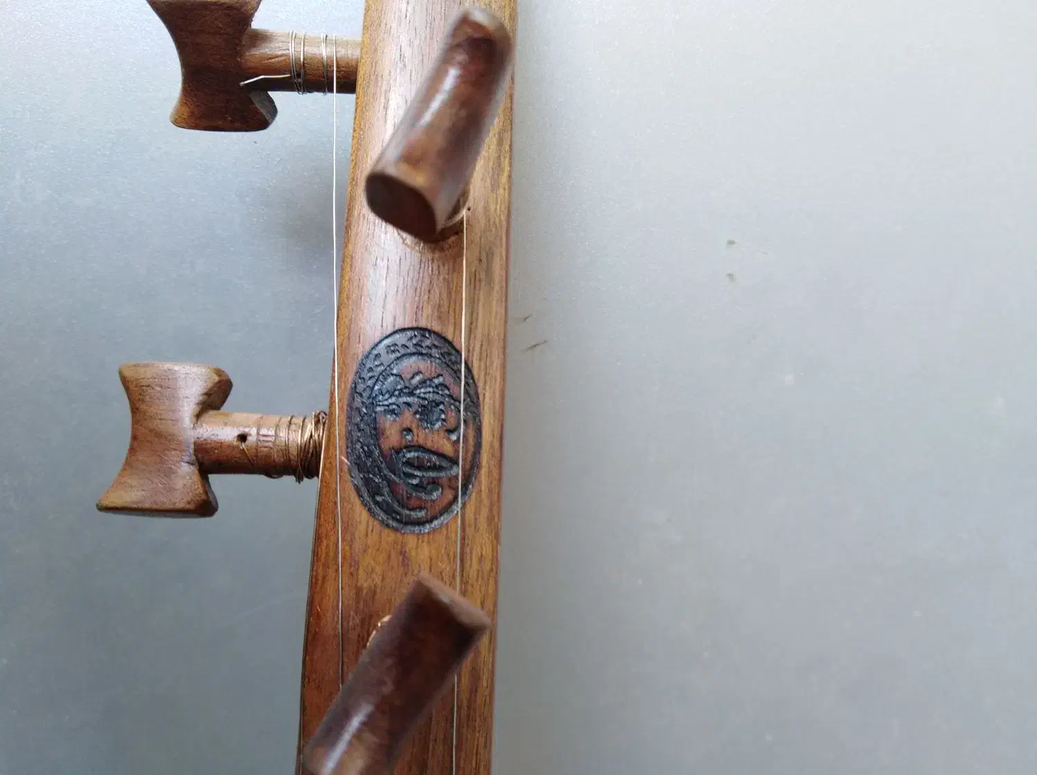 سه تار|سازهای سنتی|قزوین, |دیوار