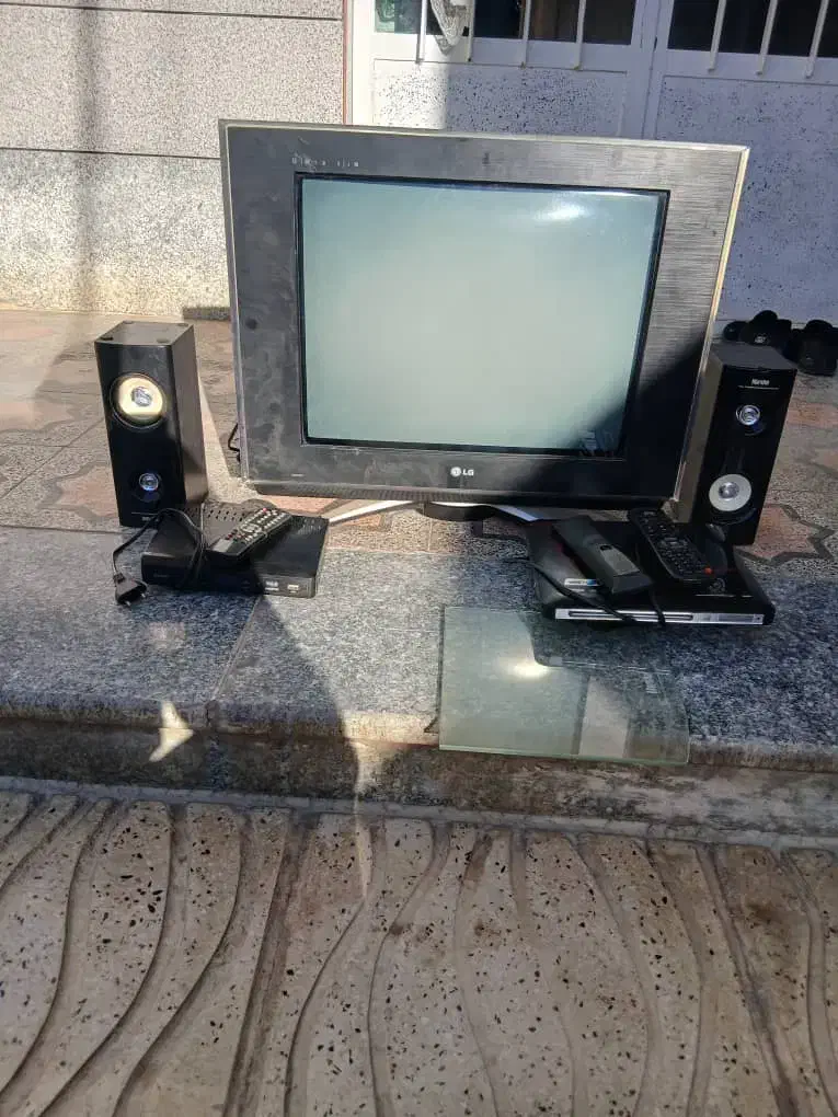 تلوزیون و فرش|تلویزیون و پروژکتور|کیار, |دیوار