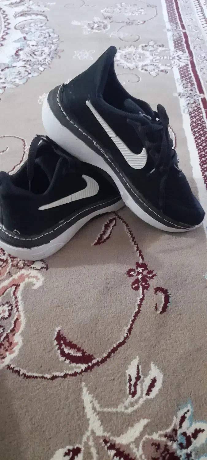 کتونی|کیف، کفش، کمربند|نیشابور, راه آهن|دیوار