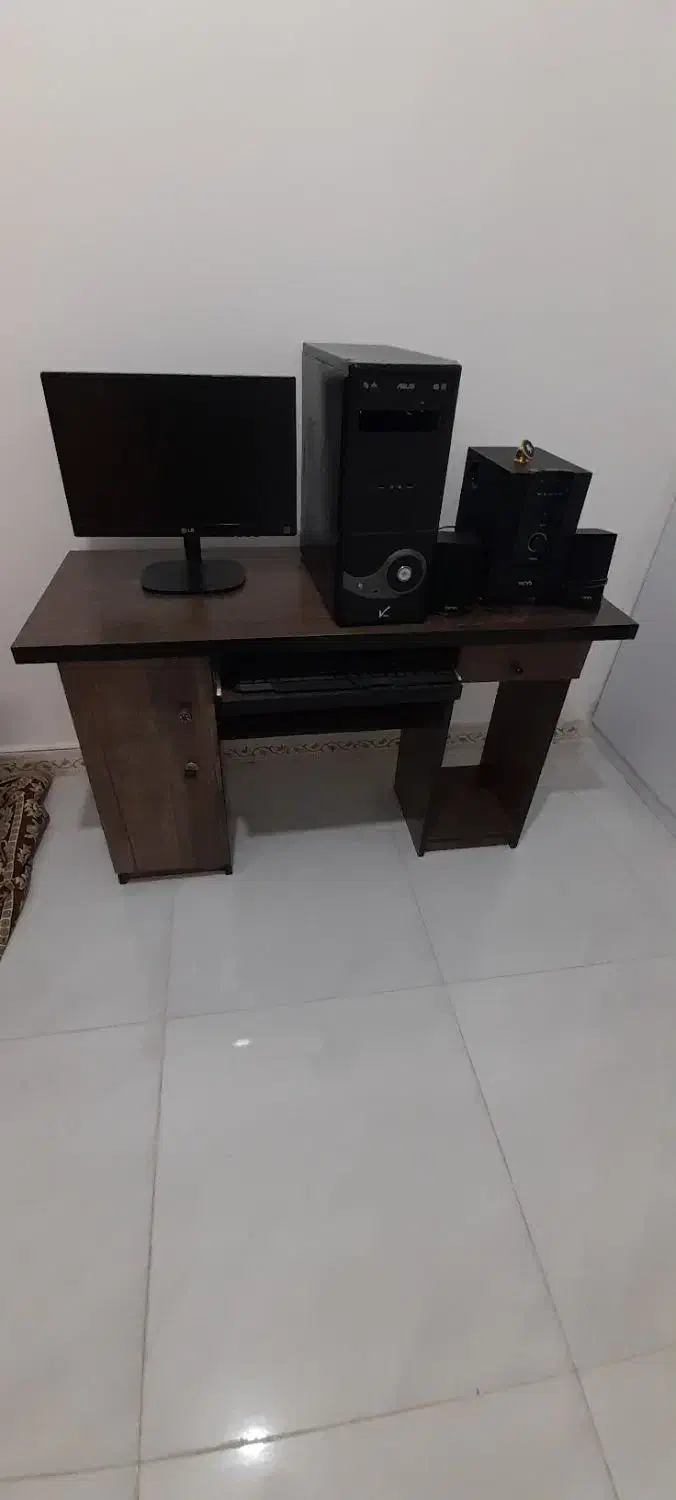 کامپیوتر ومانیتور ال جی با میز وباند بفروش میرسد|رایانه رومیزی|ورامین, ورامین|دیوار