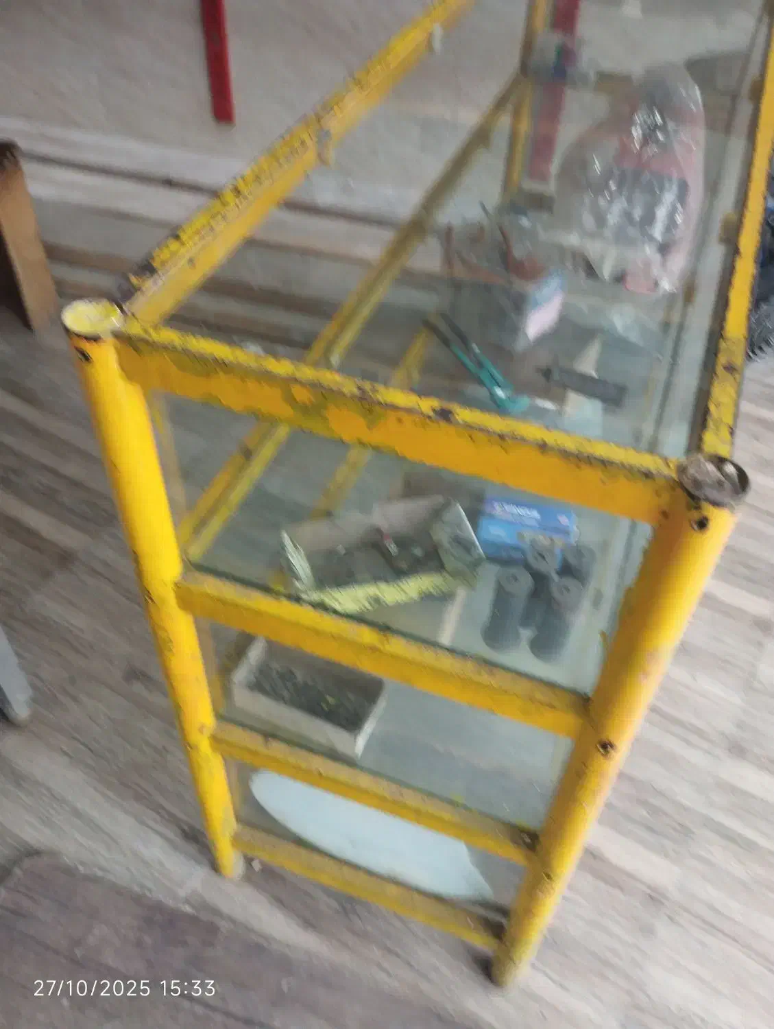 ویترین|فروشگاه و مغازه|رشت, معلولین|دیوار