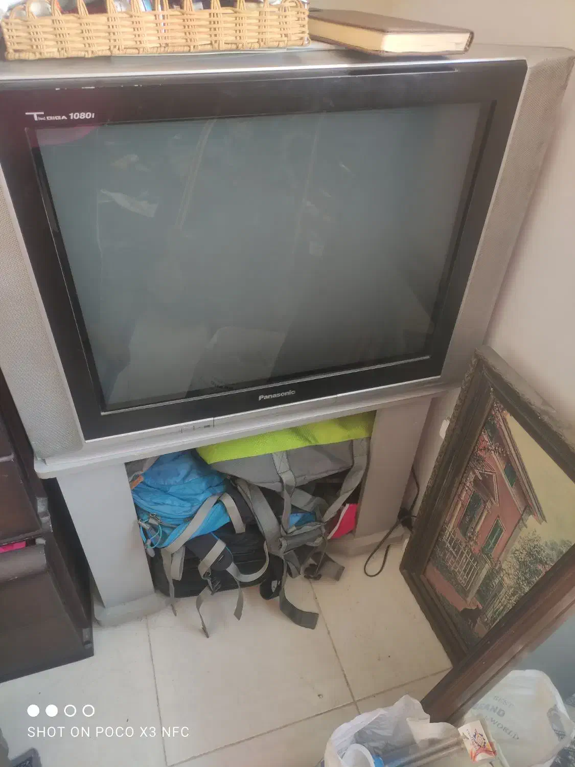 تلوزیون پاناسونیک 29 اینچ با میز زیرش|تلویزیون و پروژکتور|کرمان, |دیوار