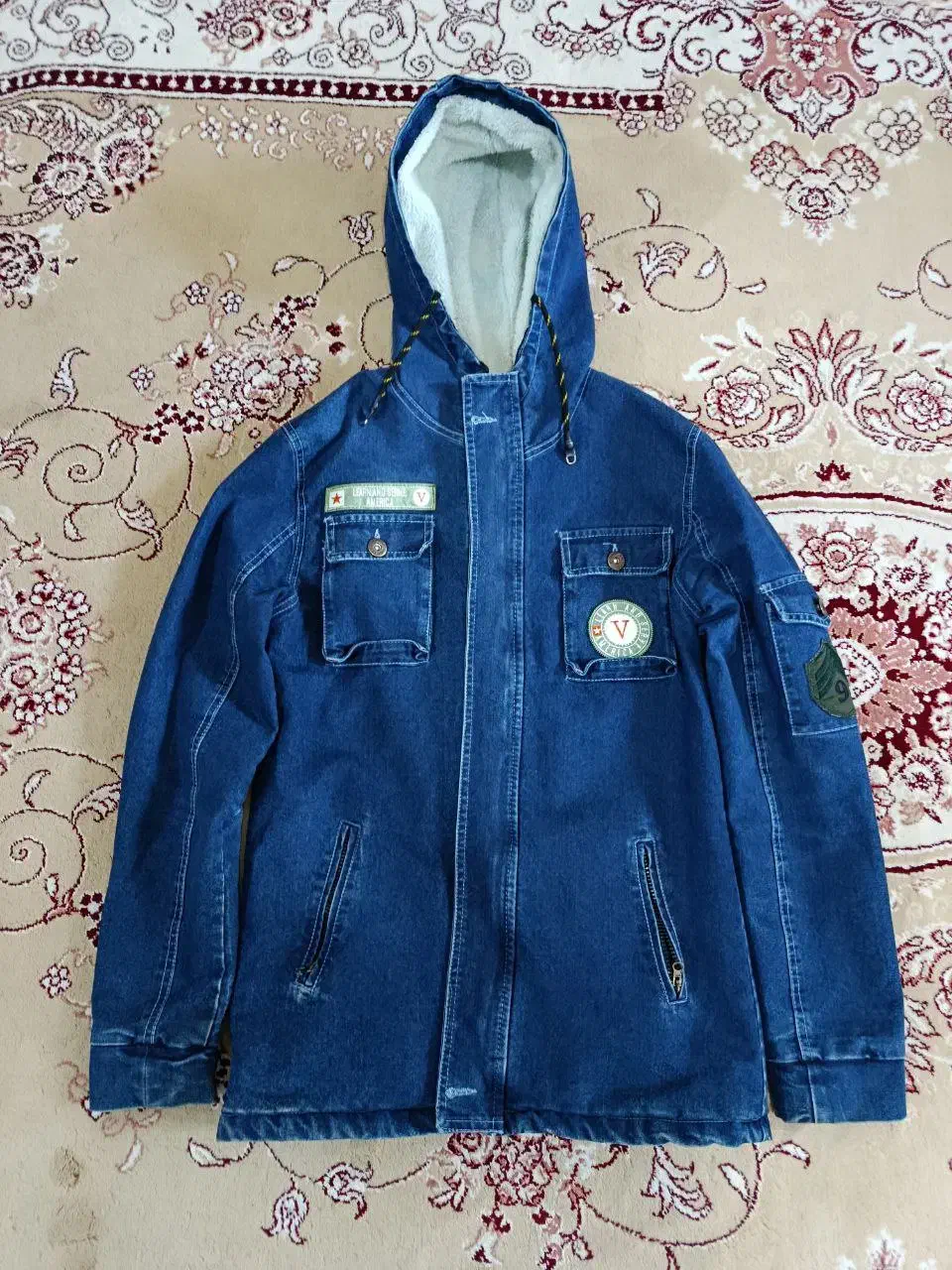 کت لی خزدار|لباس|سلماس, |دیوار