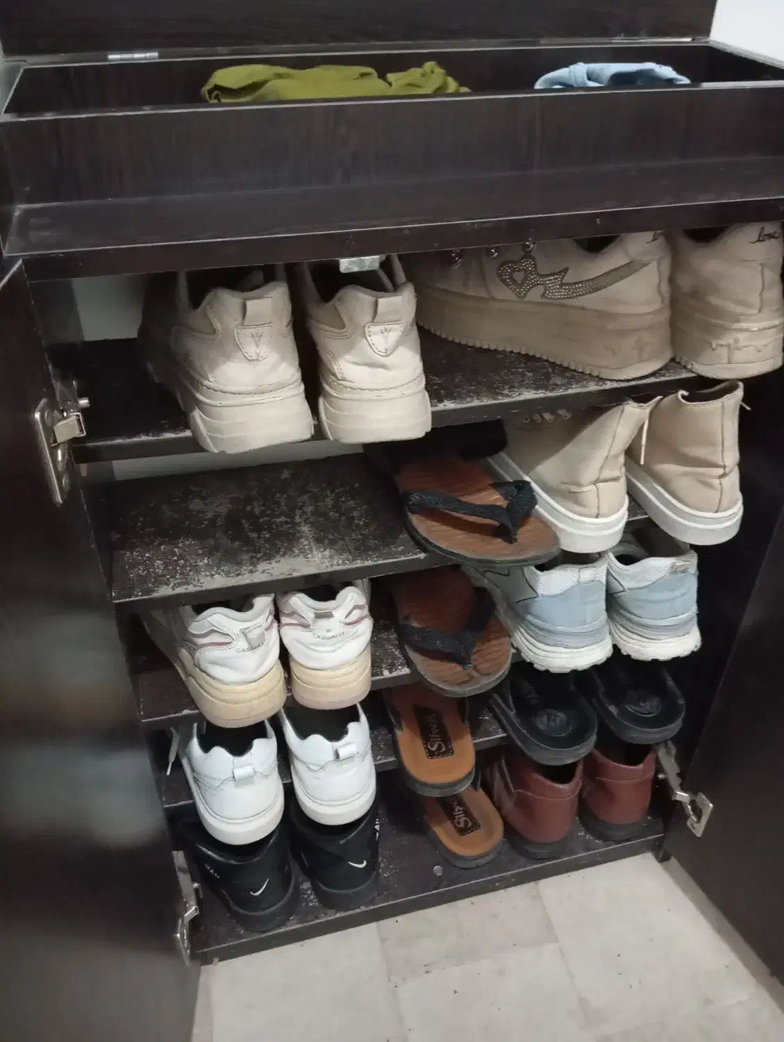 جاکفشی سالم در صومعهسرا|جاکفشی، کمد، دراور|صومعهسرا, |دیوار