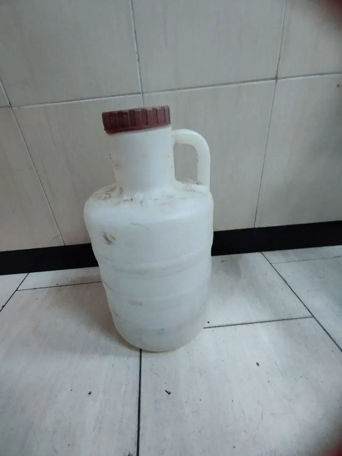 فروش دبه خیارشور برای مصارف خانگی و ذخیره آب|ظروف نگهدارنده، پلاستیکی، یک‌بارمصرف|پره‌سر, |دیوار