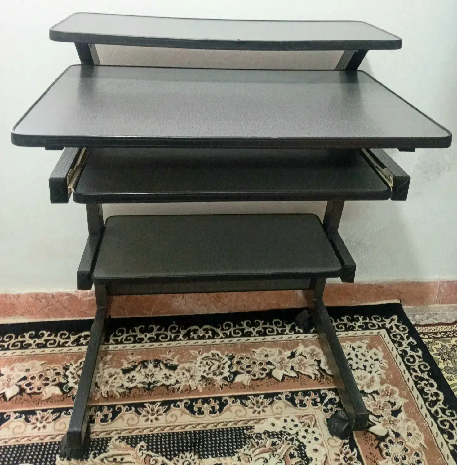 میز تحریر و کامپبوتر|میز تحریر و کامپیوتر|بروجرد, |دیوار