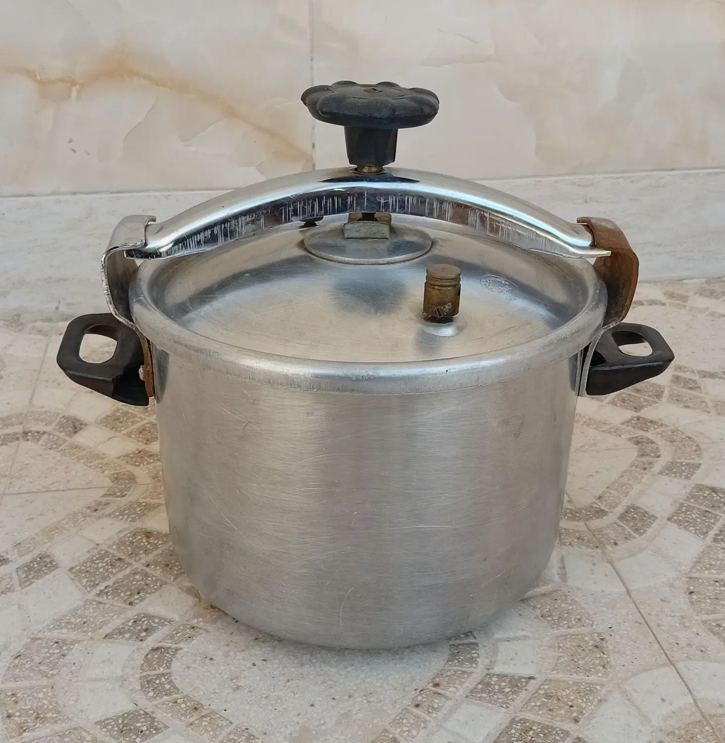 زودپز|ظروف پخت‌وپز|کوهپایه, |دیوار