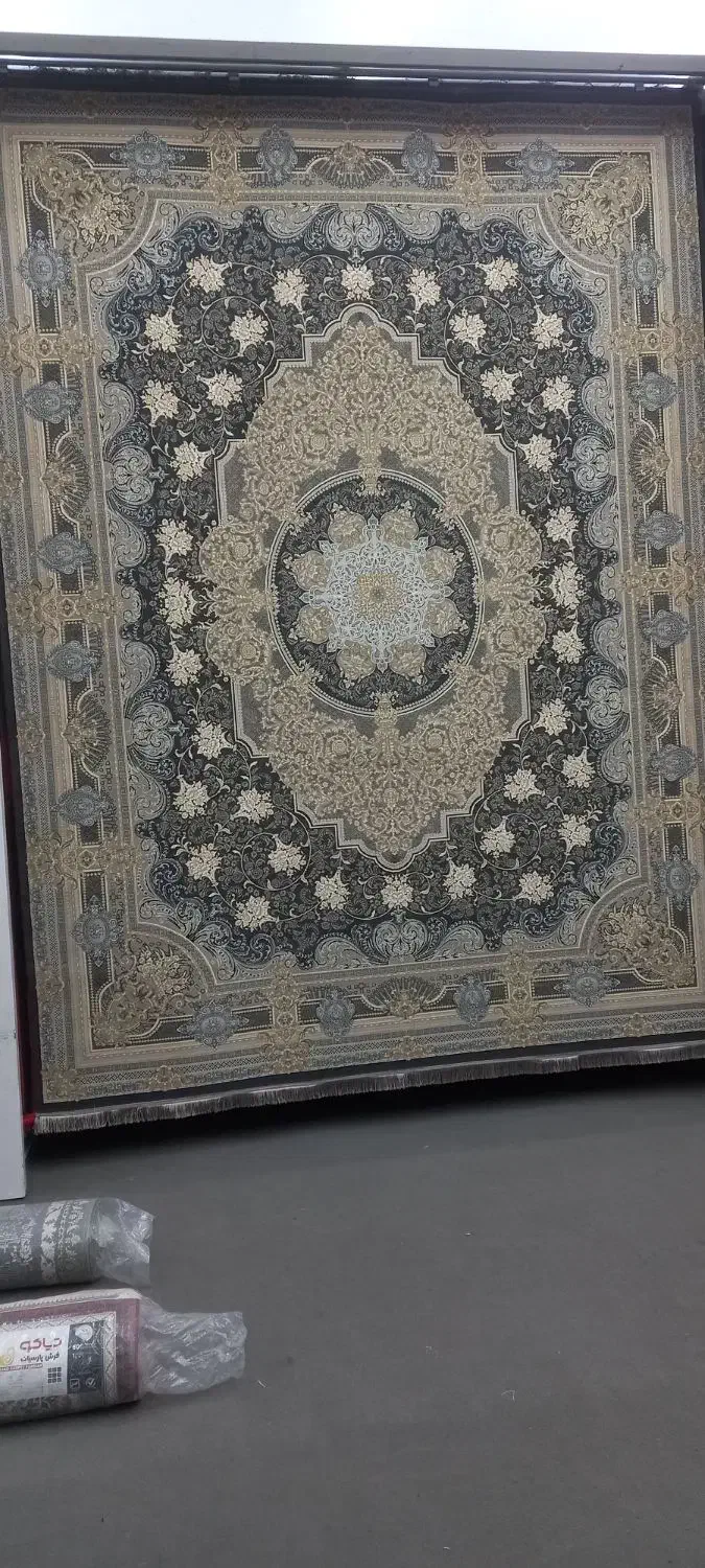 دوخته فرش  دوتا رنگ و طرح متفاوت|فرش|شیراز, شهرک بهار|دیوار