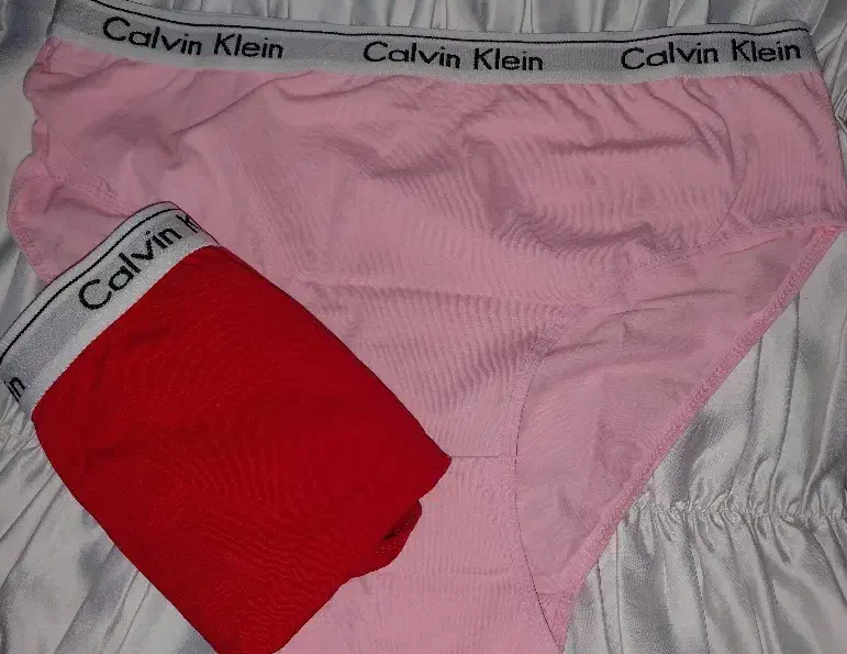 لباس زیر زنانه|لباس|چالوس, |دیوار