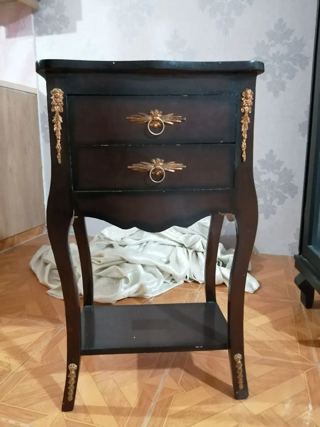 میز|میز تلفن|کرج, شاهین‌ویلا|دیوار