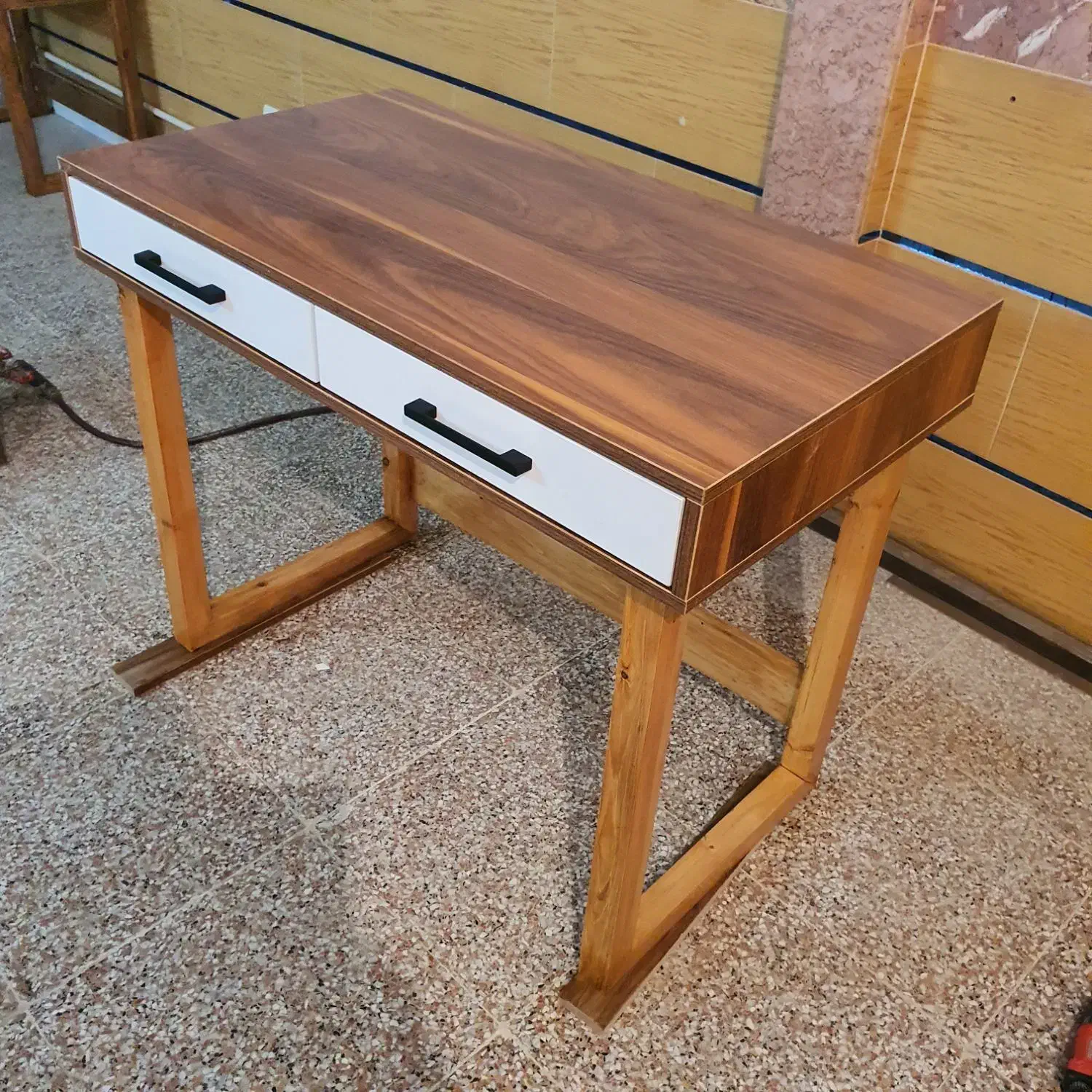 میز تحریر پایه چوبی|میز تحریر و کامپیوتر|هشتگرد, هشتگرد قدیم|دیوار