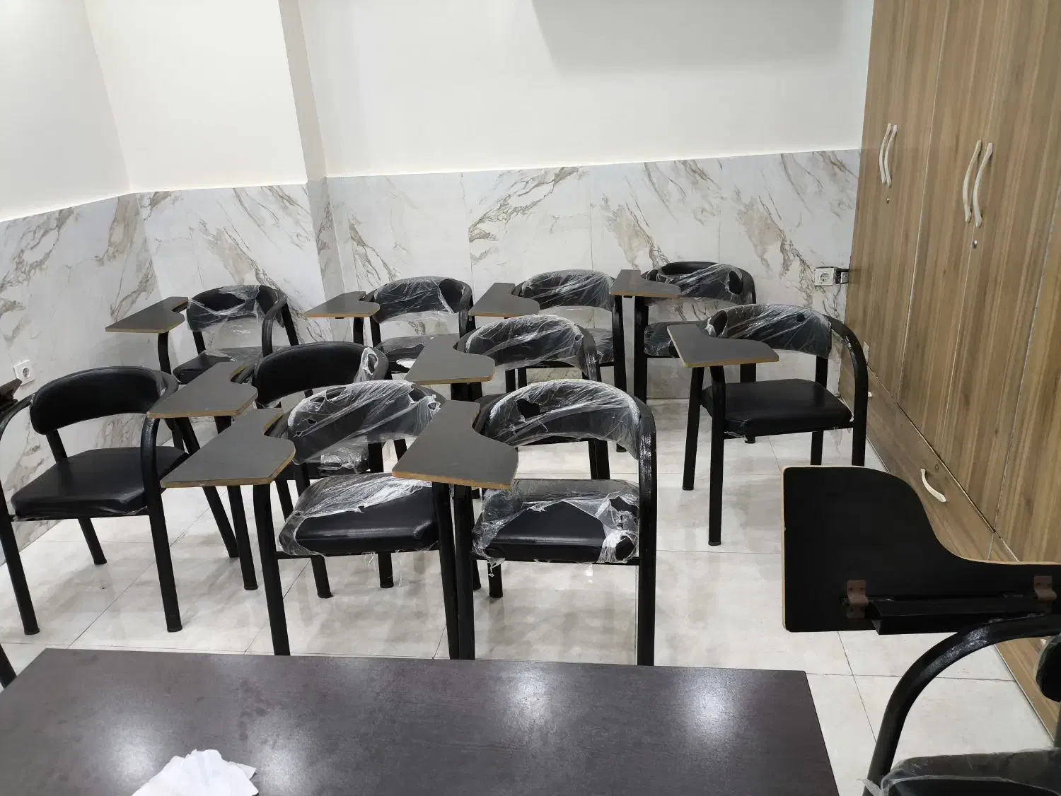 کلاس آموزش درسی|اجارهٔ کوتاه‌مدت دفتر کار و فضای آموزشی|اهواز, فرهنگ شهر|دیوار